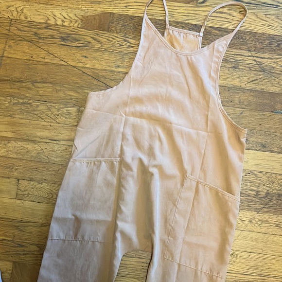 beige/camel color jumpsuit with side pockets - Picture 2 of 3